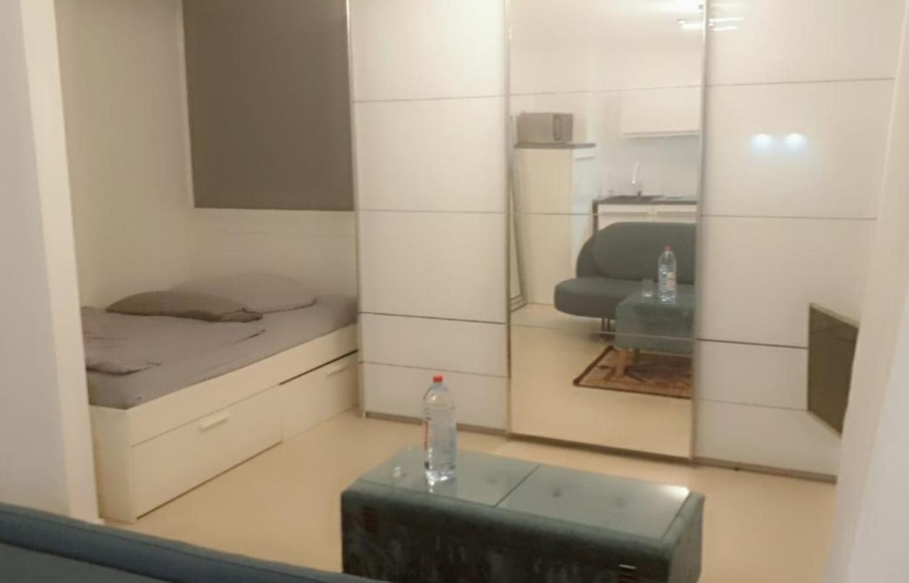 Apartment Mit Schoener, Moderner Einrichtung كولونيا المظهر الخارجي الصورة