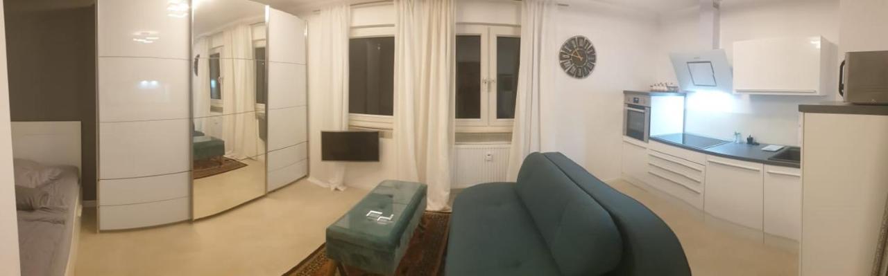 Apartment Mit Schoener, Moderner Einrichtung كولونيا المظهر الخارجي الصورة
