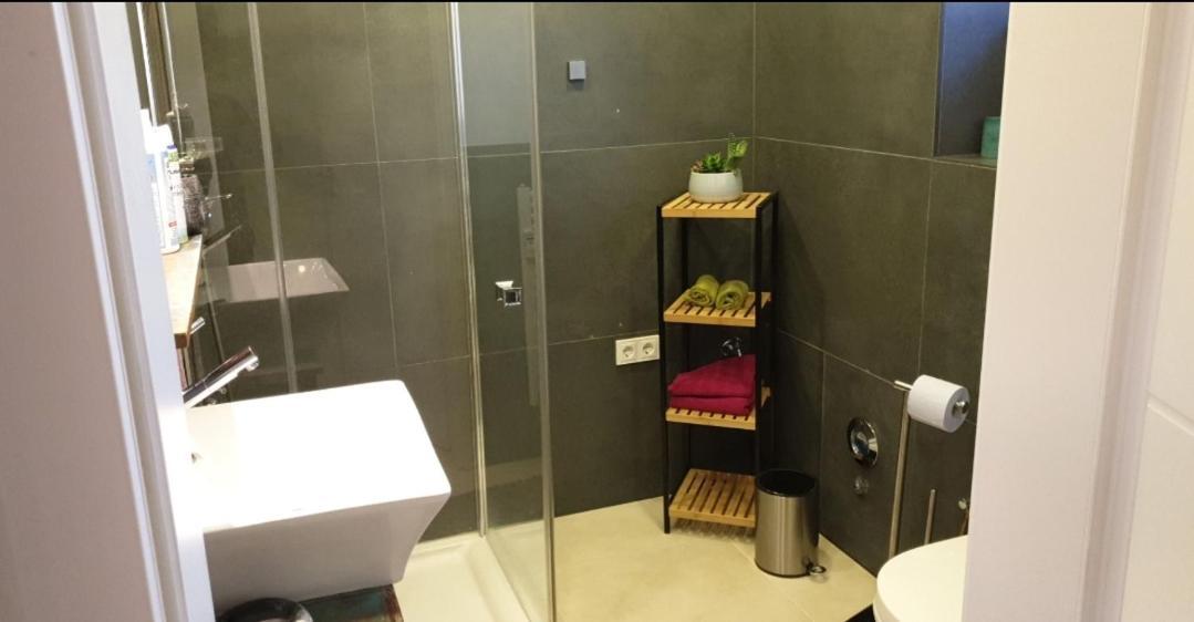 Apartment Mit Schoener, Moderner Einrichtung كولونيا المظهر الخارجي الصورة